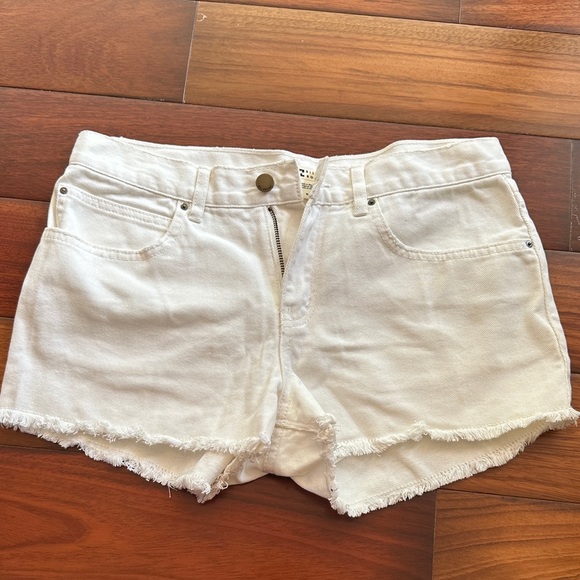 Billabong White Jean Shorts - Picture 1 of 2